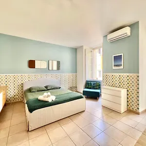 La Chaise Bleue Nizza